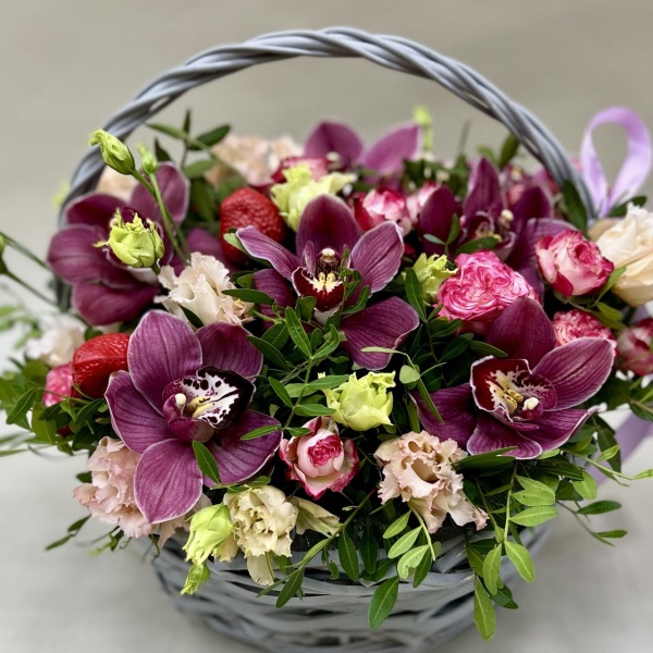 Цветы в корзине Сепия