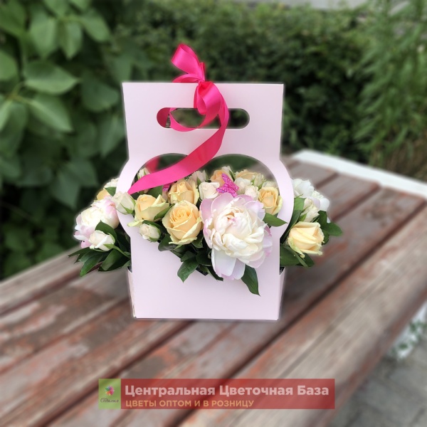 Цветы в сумке Скарлетт