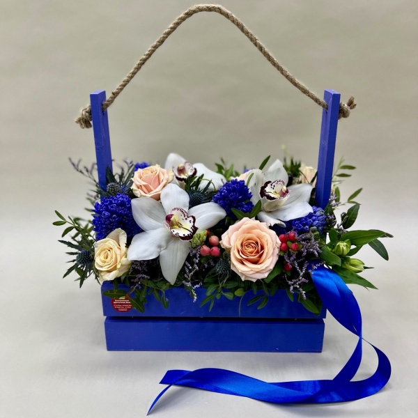 Цветы в коробке Ультрамарин